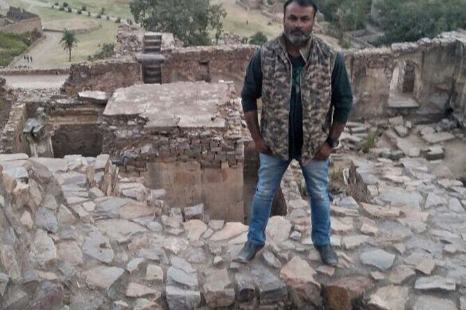 Haunted Place Bhangargh Fort And Abhaneri Step Well By Private Car Same Day Tour - The Itinerary in Detail