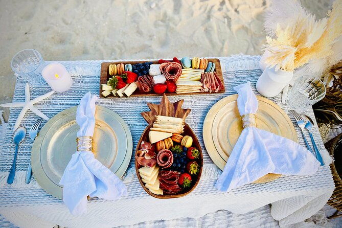 hawaii-beach-picnic-date