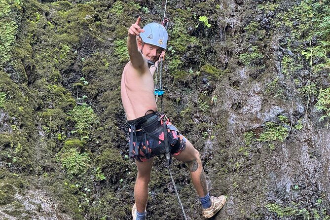 hawaii-oahu-canyon-rappel-hike-expedition-tour