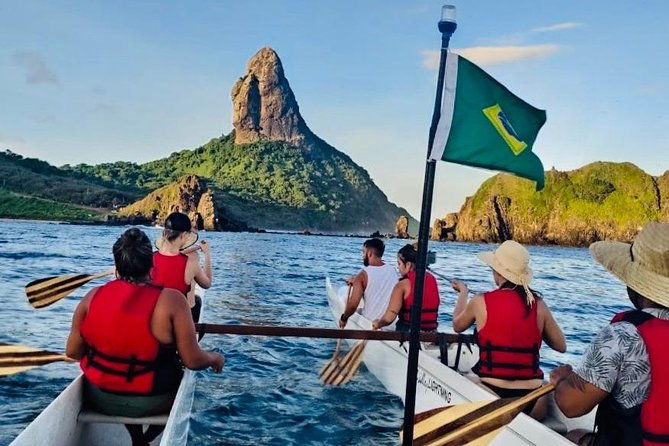 hawaiian-canoe-tour-in-fernando-de-noronha
