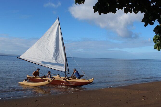 hawaiian-outrigger-sailing-canoe-experience-on-molokai