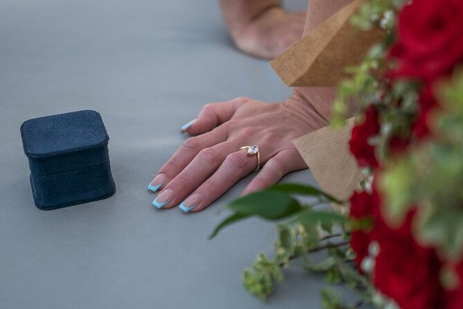 he-said-yes-marriage-proposal-at-sunset