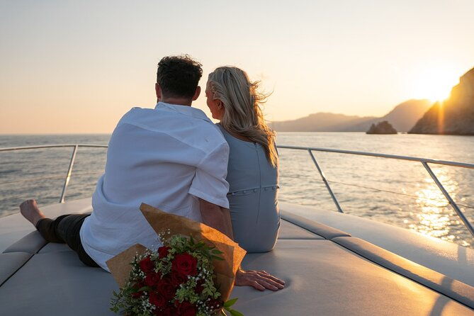 he-said-yes-marriage-proposal-at-sunset