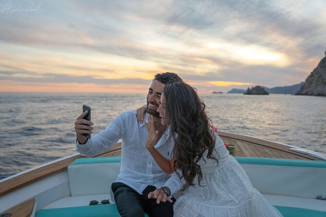he-said-yes-marriage-proposal-at-sunset