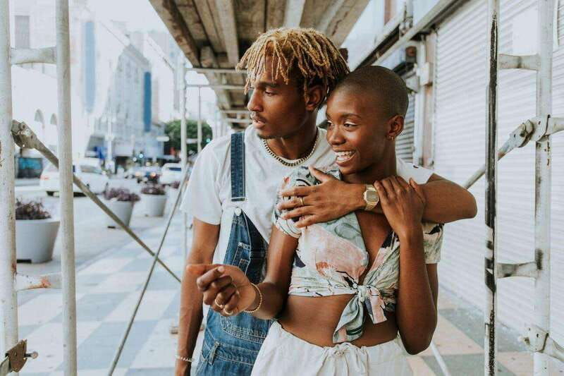 heartwarming-walking-tour-in-calgary-for-those-in-love