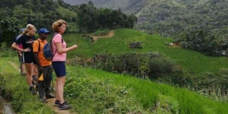 heeloya-village-all-inclusive-trekking-with-lunch
