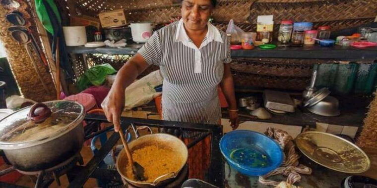 heeloya-village-all-inclusive-trekking-with-lunch