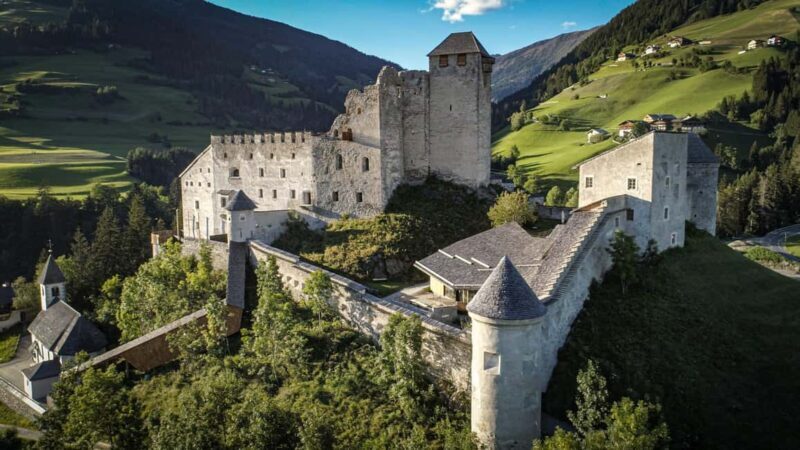 Heinfels Castle: Guided tour of the castle - Heinfels Castle: Guided Tour of the Castle