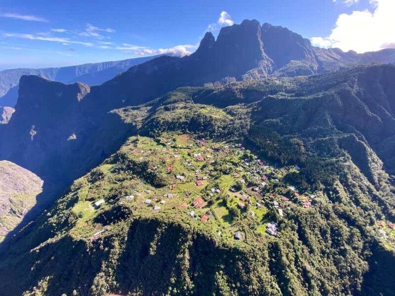 Helicopter flight from St Pierre over Réunion's 3 cirques - What To Expect During the Flight