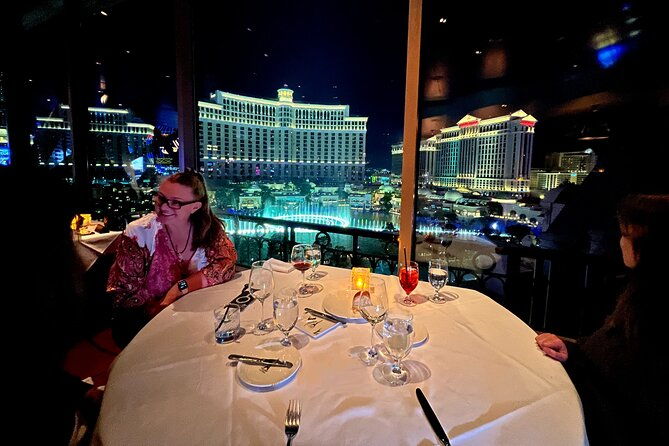 helicopter-flight-of-the-las-vegas-strip-with-eiffel-tower-dinner