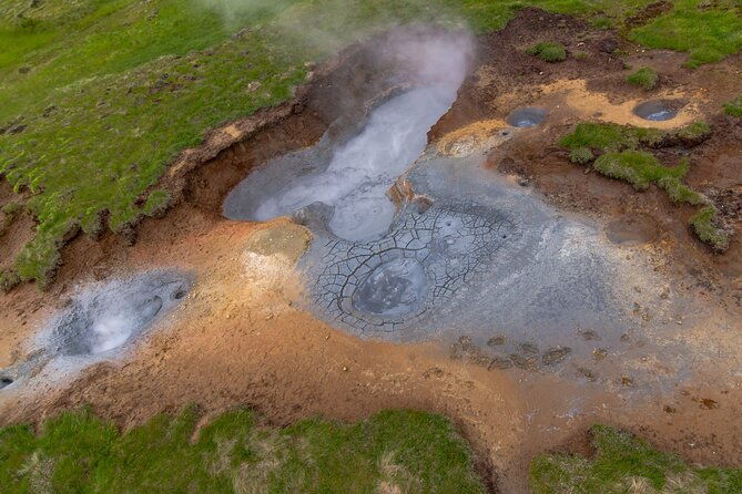 helicopter-flight-over-geothermal-landscapes-from-reykjavik
