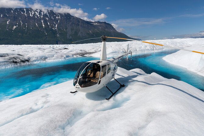 helicopter-glacier-swim-hike