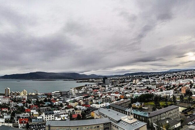 helicopter-tour-reykjavik-city-with-landing-at-mount-esja-2