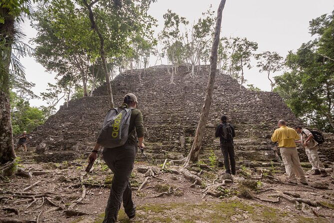 helicopter-tour-to-el-mirador-and-its-monumental-pyramids