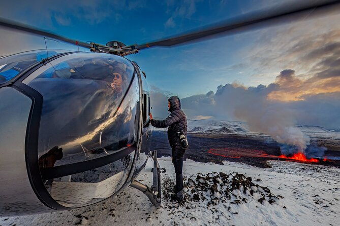 helicopter-tour-to-volcano-reykjanes-eruption-in-iceland