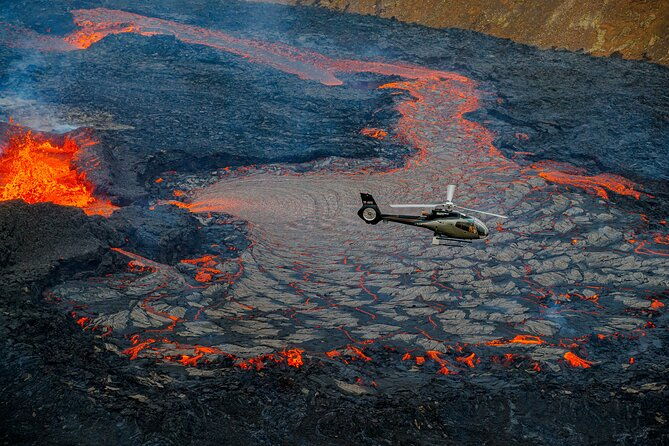 helicopter-tour-to-volcano-reykjanes-eruption-in-iceland