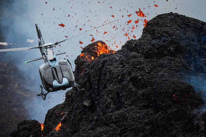 helicopter-tour-to-volcano-reykjanes-eruption-in-iceland