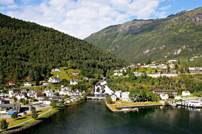 Hellesylt: Breathtaking Views from Mount Stranda - An In-Depth Look at the Tour Experience