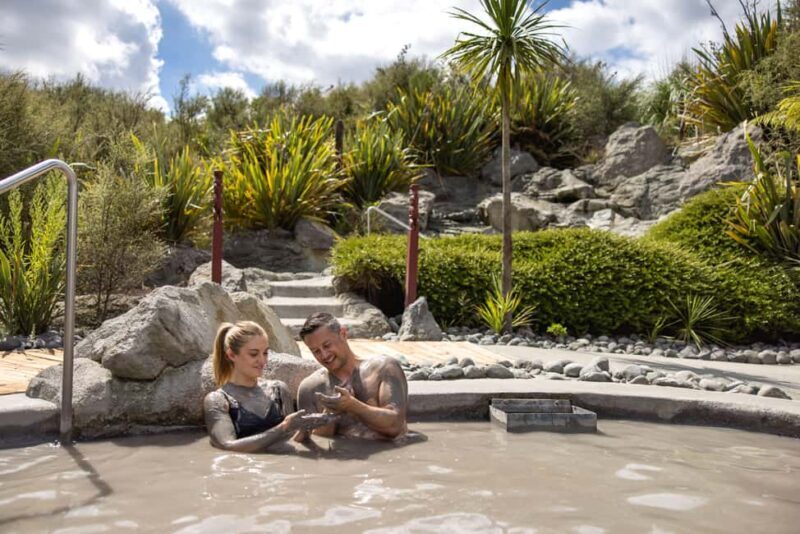 HELL'S GATE Mud Spa, Rotorua - Group Day Tour Ex Auckland - Lunch and the Scenic Highlight Tour of Rotorua