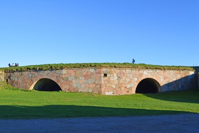 Helsinki and Suomenlinna Sightseeing Tour - Exploring Helsinki and Suomenlinna: What to Expect
