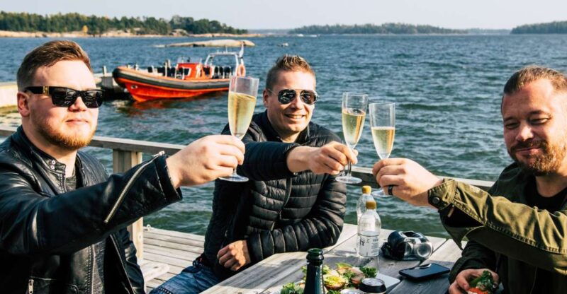 helsinki-helicopter-and-rib-boat-adrenaline-combo-tour