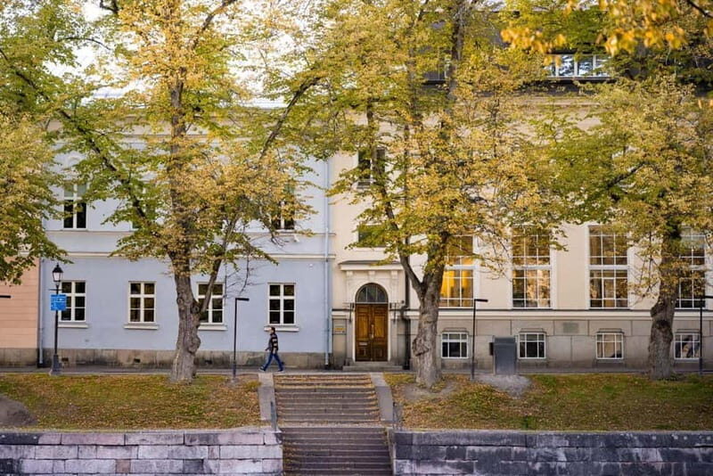 Helsinki: Turku Private Tour with Local Guide - Transportation and Group Size