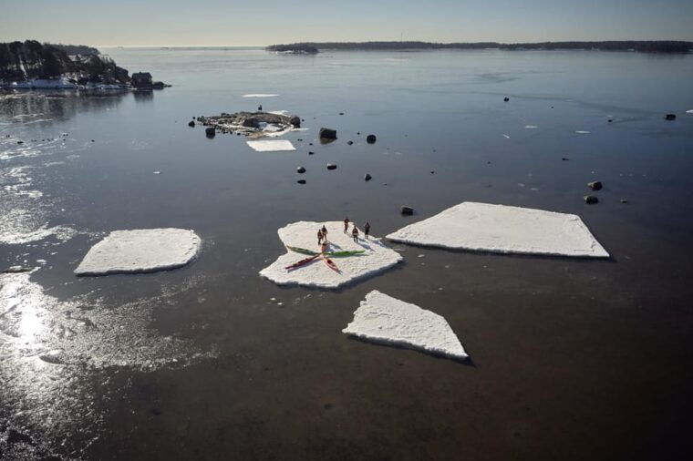 helsinki-winter-kayaking-in-eastern-helsinki-archipelago