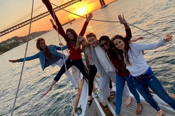 hen-party-in-lisbon-on-a-vintage-sailboat