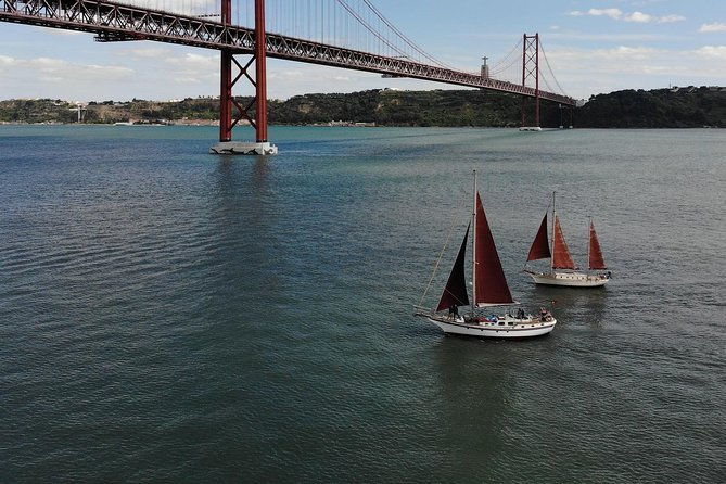 hen-party-in-lisbon-on-a-vintage-sailboat