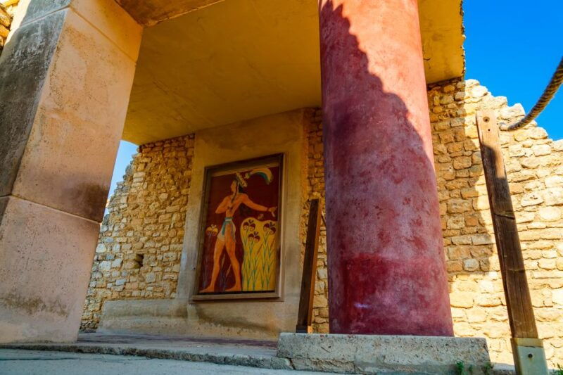 heraklion-archeological-museum-of-heraklion-entrance-tour