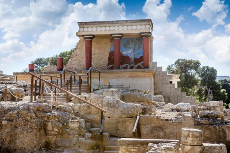 heraklion-archeological-museum-of-heraklion-entrance-tour