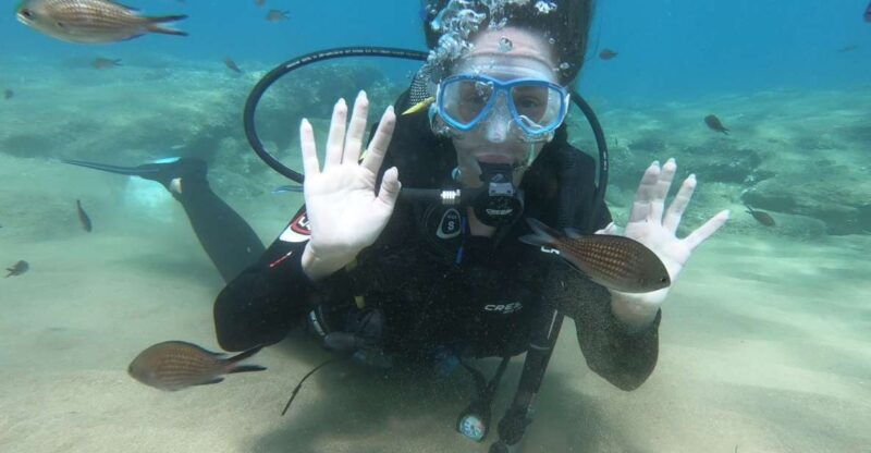 heraklion-beginner-scuba-diving-lesson-with-padi-instructor