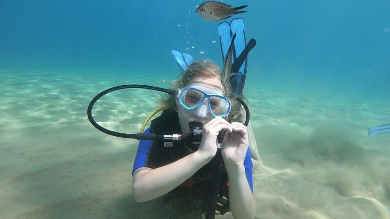 heraklion-beginner-scuba-diving-lesson-with-padi-instructor