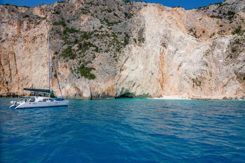 heraklion-catamaran-sailing-to-dia-island