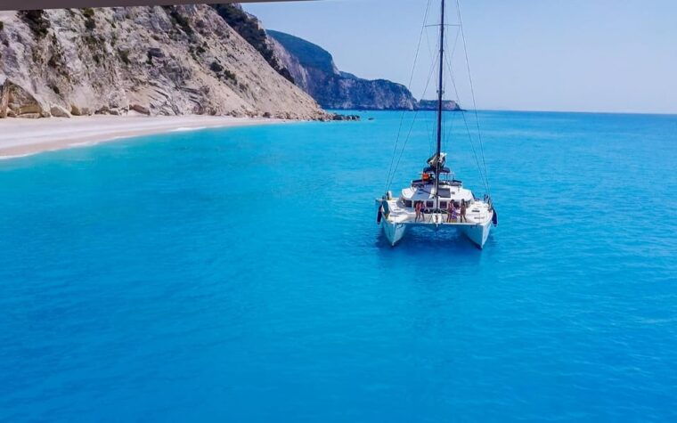 heraklion-catamaran-sailing-to-dia-island