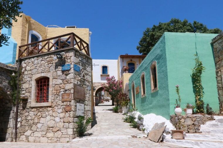 heraklion-crete-cretan-and-greek-dance-lesson-at-arolithos