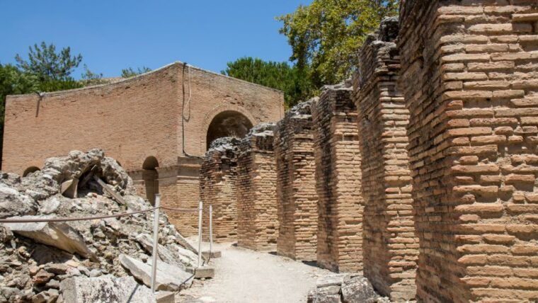 heraklion-matala-beach-hippie-caves-and-gortyn-day-trip