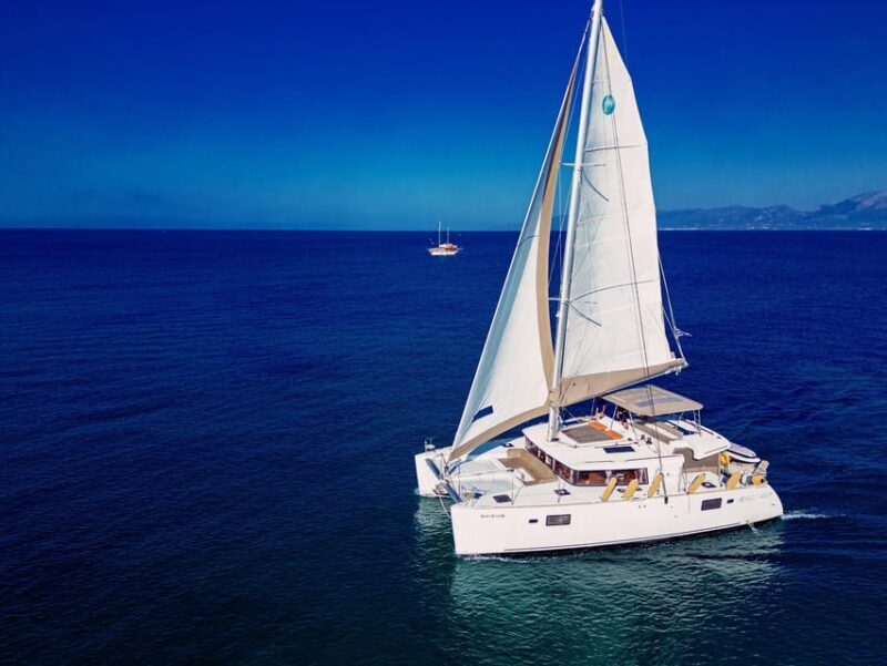 Heraklion: Private Catamaran Cruise to Dia with Meal&Drinks - Culinary Delights and Refreshments