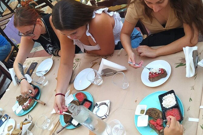 heraklion-private-treasure-hunt-with-food-stops