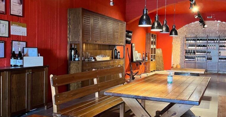 heraklion-private-wine-tasting-lunch-at-lyrarakis-winery