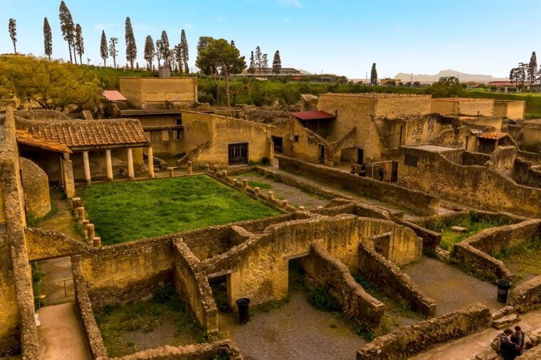 herculaneum-private-walking-tour-with-archeologist-guide