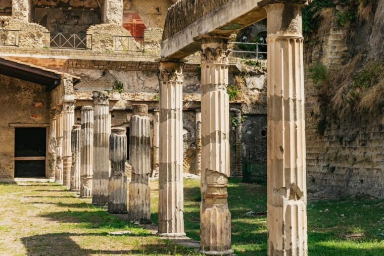 herculaneum-skip-the-line-guided-tour-with-archaeologist