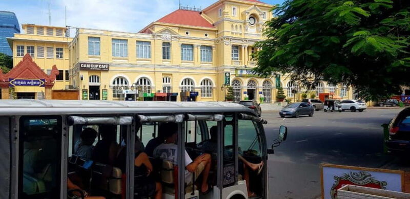 heritage-tour-of-phnom-penh-in-electric-bus