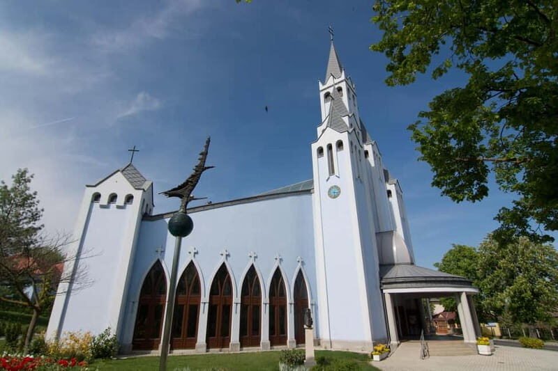 Hévíz: Majestic Sounds Organ Concert at the Blue Church - A Closer Look at the Concert Experience
