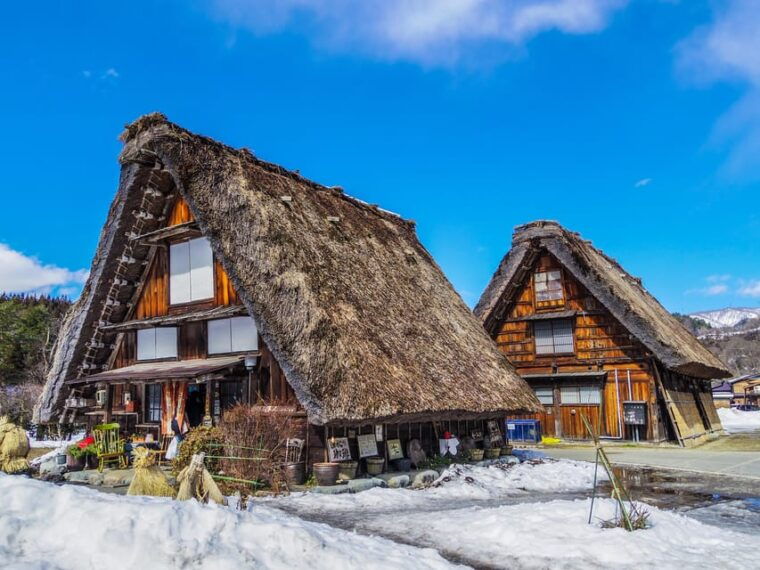 hidalets-go-to-takayama-shirakawago-on-public-bus
