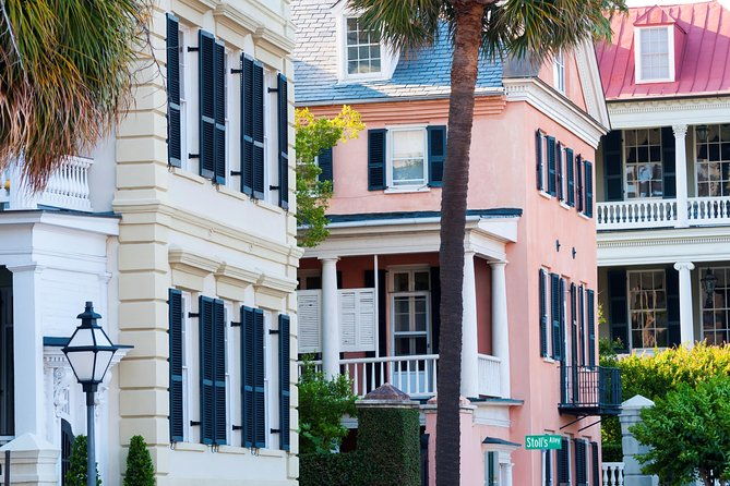 hidden-alleyways-and-historic-sites-small-group-walking-tour