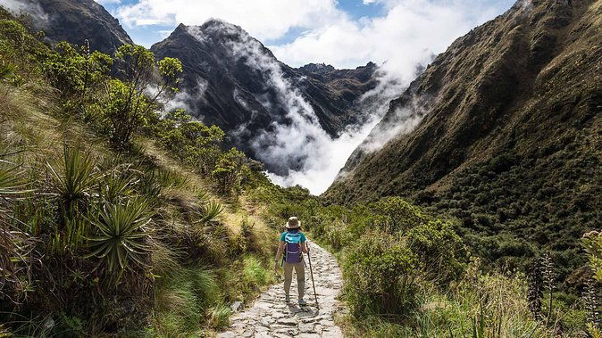 hidden-incatrail-from-cusco-to-sacred-valley-2-days-1-night