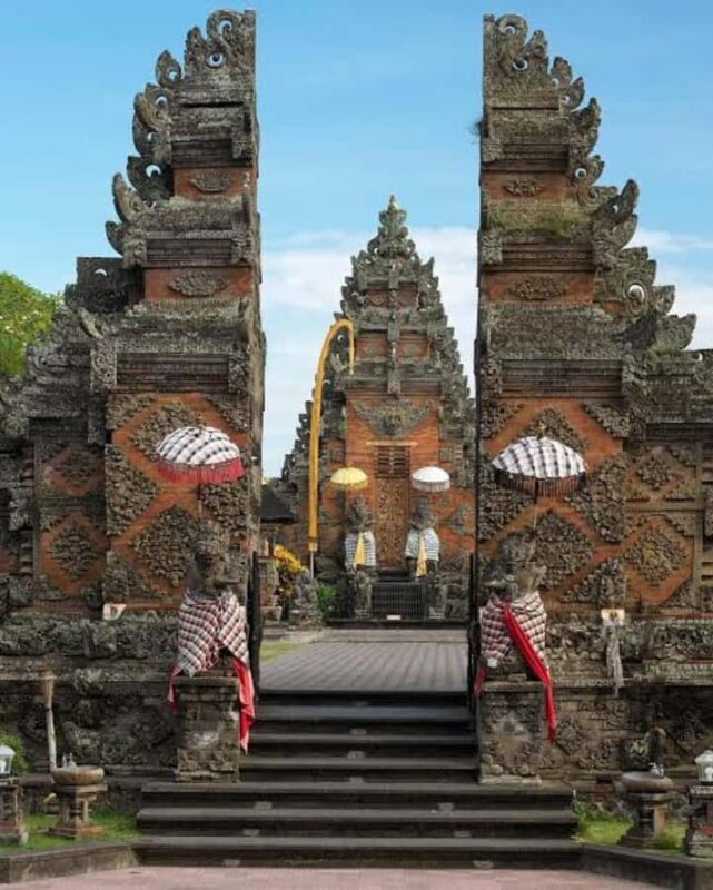 Hidden Waterfall and Sukawati Temple with a local Guide Tour - What to Expect from the Day