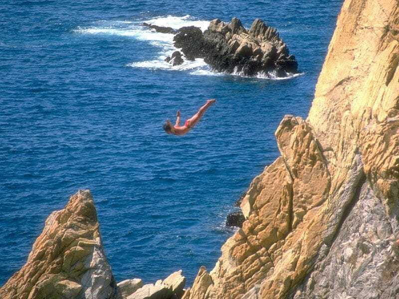 high-cliff-divers-of-acapulco