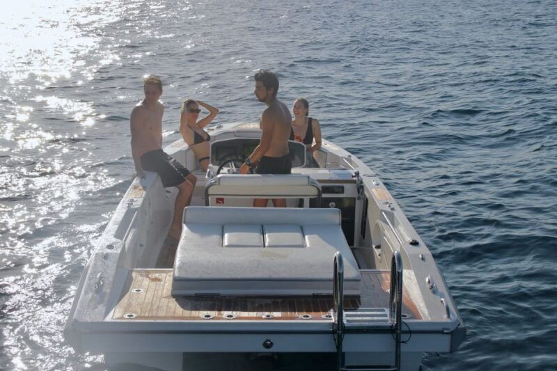 high-performance-motor-sport-boat-barcelona-novurania-yacht